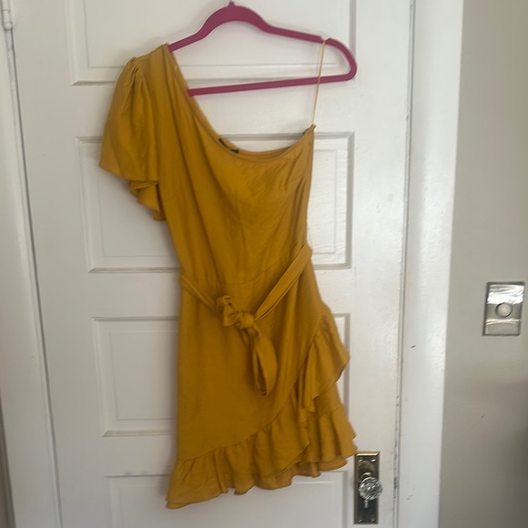 NWT Deep Yellow One-Shoulder Dress - Picture 3 of 7